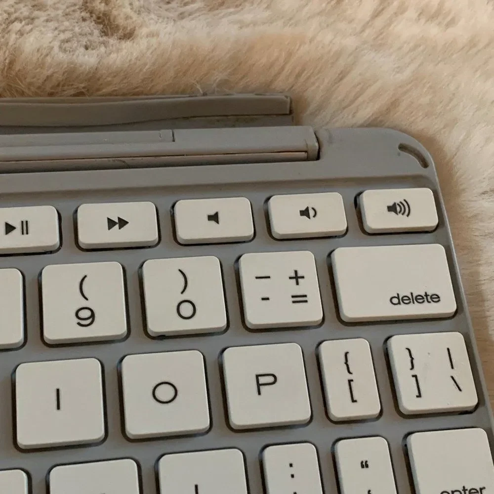 ZAGG Book Keyboard‎ and Case for iPad mini 2 or 3 White Silver